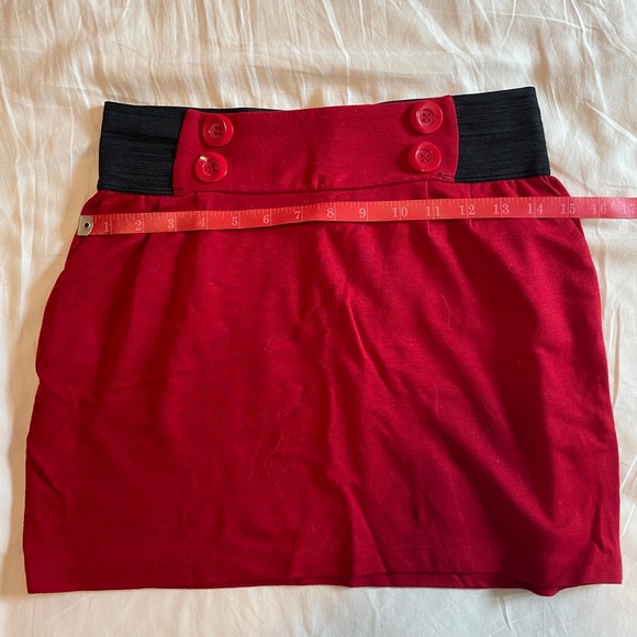 Red stretch miniskirt - Picture 3 of 3